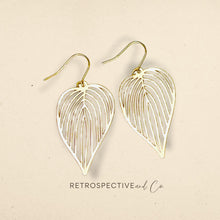 Load image into Gallery viewer, Dainty gold Silverado leaf dangle earrings [gold]
