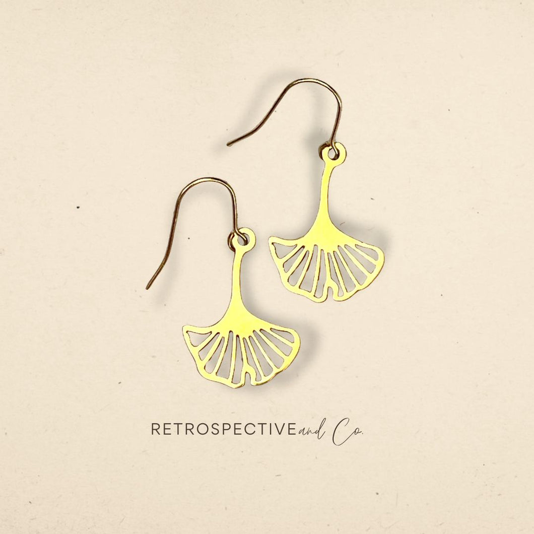 Delicate Ginko leaf dangle earrings [gold]