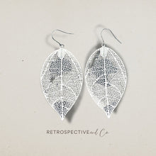 Load image into Gallery viewer, Delicate leaf drop earrings [Silver]
