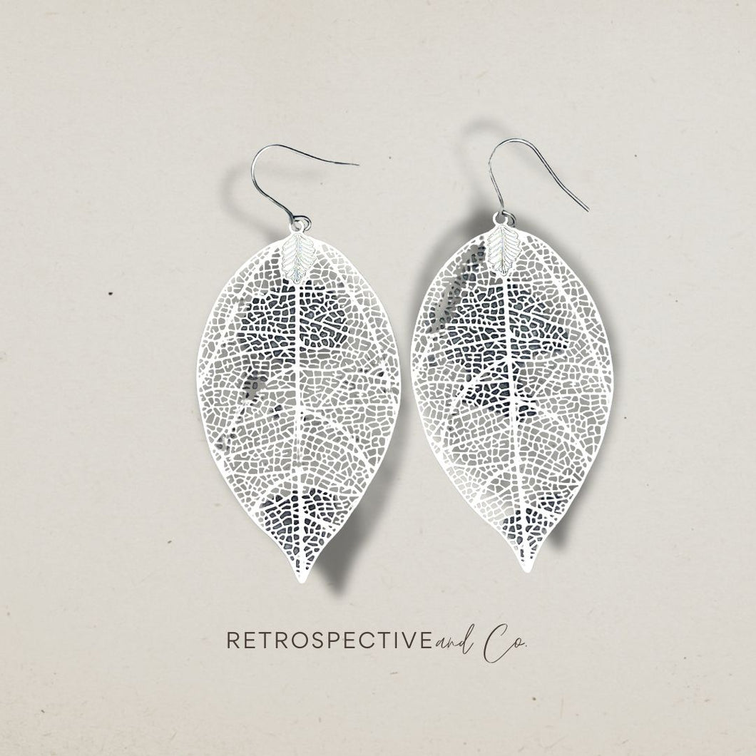 Delicate leaf drop earrings [Silver]