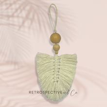 Load image into Gallery viewer, Macrame Leaf and bead Wall Decoration [cream]
